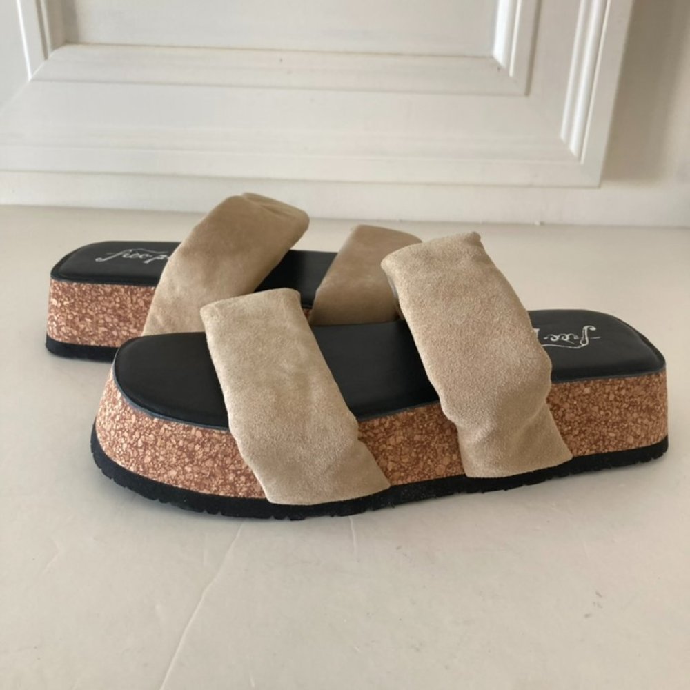 NWOT Free People Fairmount Taupe Suede Flared Sandals Sz 38